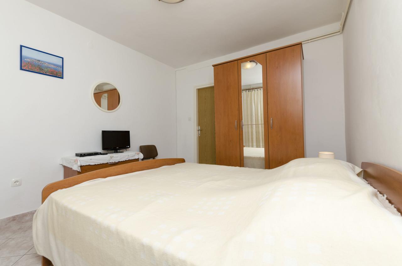 Apartments And Room Mate-Mare Primošten Exteriör bild