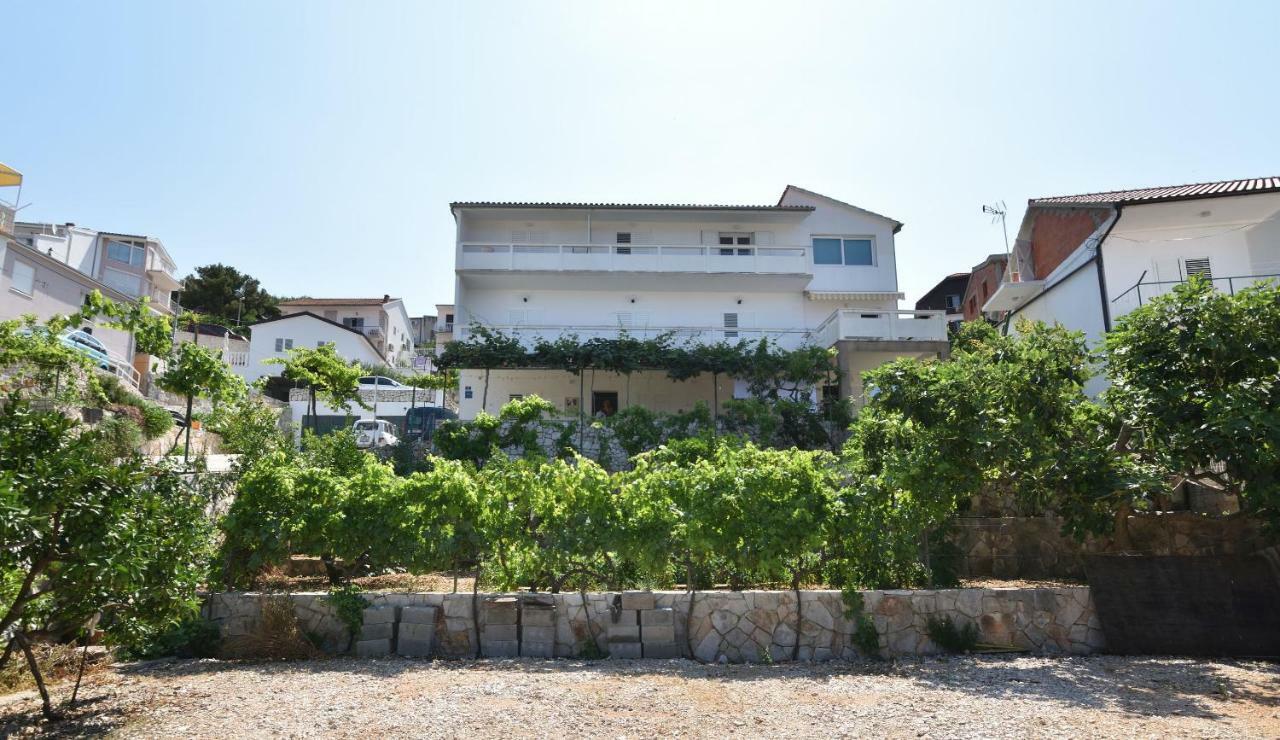 Apartments And Room Mate-Mare Primošten Exteriör bild